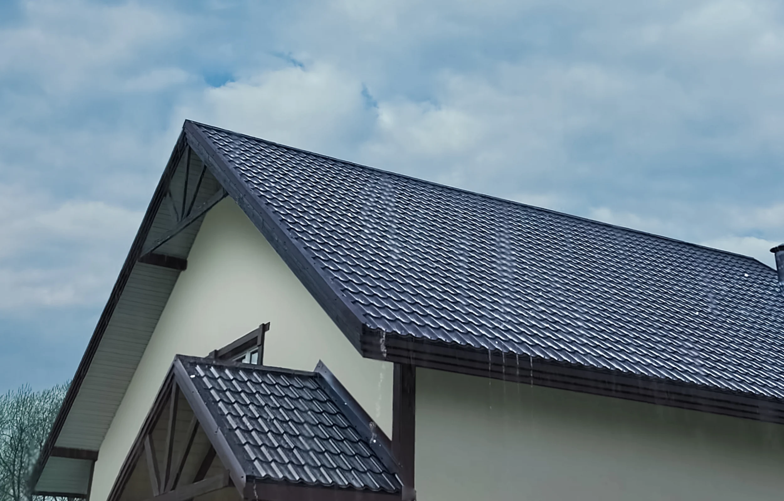 Roofing team working in Chicago